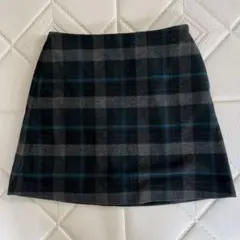 ユニクロ　グレー、グリーン、黒のチェック柄　ミニスカート 冬　厚地　チェック
