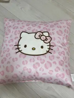 ハローキティ ヒョウ柄クッション