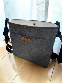 Item thumbnail for item 16f38a3e-8975-4728-a7d6-4e3c302bc02f