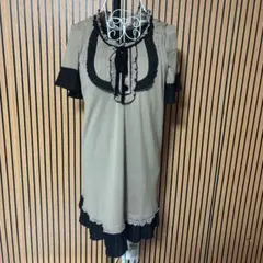 Axes フリル付きベージュと黒の半袖ワンピース