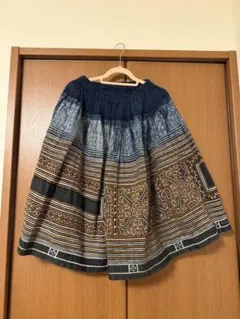 モン属　刺繍模様入り　フレアスカート　新品　インディゴ