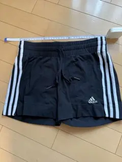 adidas 黒 ショートパンツ