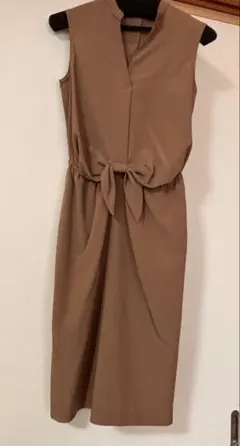 avvノースリーブひざ丈ワンピース