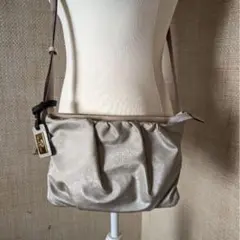 ペレボルサ　未使用級　ギャザーボディバッグ　ベージュ系のサムネイル