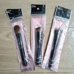 ☆新品☆　メイクブラシ 3本セット フェイス チーク アイ用 初心者向け