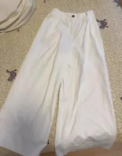 ホワイト ワイドパンツ ボタン付き