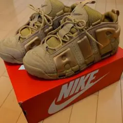NIKE AIR MORE UPTEMPO ベージュ スニーカーのサムネイル