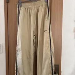 NIKEナイロンパンツベージュ メンズLサイズのサムネイル