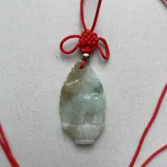 ●翡翠製ペンダント　根付け　彫刻　犬