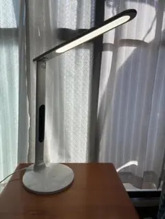 【東京インテリア】LED デスクライト (USBポート付き)（直接引取限定）