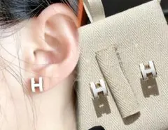 hロゴ hモチーフ hピアス　ポップh ホワイト