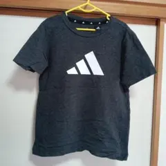 adidas ダークグレー Tシャツ　130