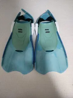 トライアクシス　指定用品　シュノーケル、フィン