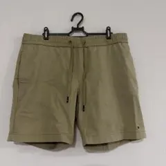 トミーヒルフィガー ベージュショートパンツ