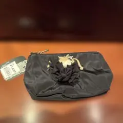 Miooggi foreフラワーモチーフ付きブラックポーチ