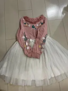 ピンクフリルワンピースとチュールスカート