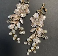 ゴールドイヤリング　フラワー　ブライダル　ウェディング