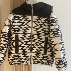 MONCLER ダウンジャケット 幾何学模様