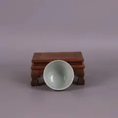 陶器のボウルと木製台座のセット