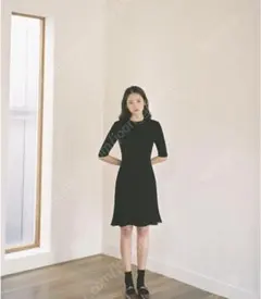韓国のチェリココ服　フィット＆フレア 黒 半袖ワンピース