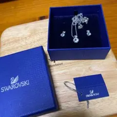 SWAROVSKI スワロフスキー ネックレス、ピアスセット箱入り