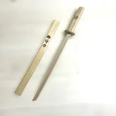 벚꽃 무늬가 있는 나무 부적 칼