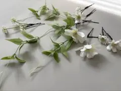 【ヘッドパーツ】結婚式 卒業式 成人式 白い花と葉のヘアアクセサリー