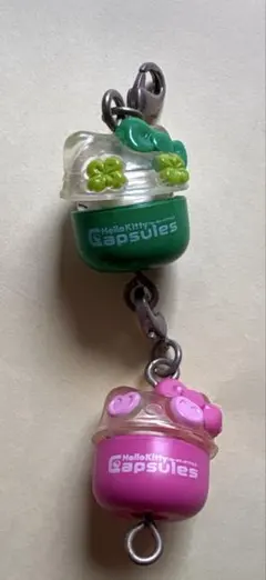 ハローキティ　レア？　なんかかわいい小さなチャーム　2個セット