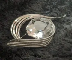 ブローチ　エレガント　シルバー波形