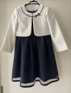 白とネイビーのドレスとジャケットセット