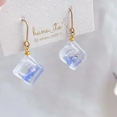 No.723 blueかすみ草の水面キューブピアス/イヤリング