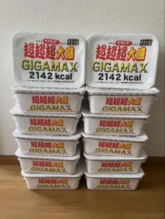 ペヤング 超超超大盛 GIGAMAX 2142kcal 12個‼︎ - メルカリ