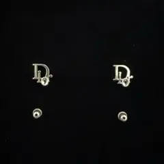 DIOR 両耳 ピアス (ショッパー、箱、付属品付き)