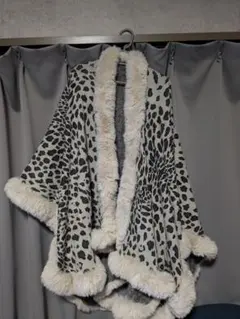 【値下げ】ヒョウ柄 ファー付きケープコート グレー