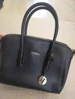 FURLA ブラック ハンドバッグ