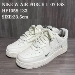 美品 ナイキ エア フォース 1 '07 エッセンシャル HF1058-133