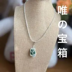 ハンドメイド 緑メノウと白のペンダントネックレス
