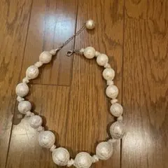 ホワイトビーズネックレス