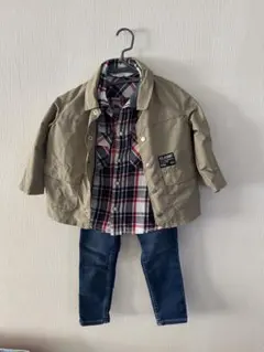 ベージュジャケットとチェックシャツ、デニムセット
