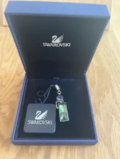 スワロフスキー SWAROVSKI チャーム　紫 緑