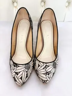 D.IANA 花柄刺繍 ハイヒール 8cm