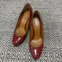FENDI エナメルパンプス