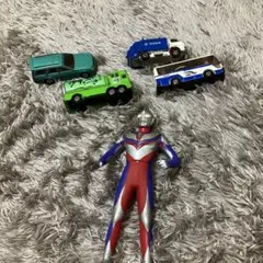 トミカ ミニカー 4台セット ウルトラマンフィギュア付きのサムネイル