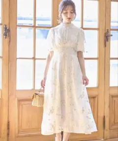 フラワー刺繍×ドットフレアスリーブシャーリングネックワンピース