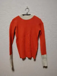オレンジとアイボリーのセーターMサイズ 　KURICA 目を引く　華やか