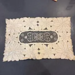 アイボリー花柄刺繍テーブルセンター