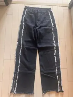フリンジ付きブラックワイドレッグジーンズ