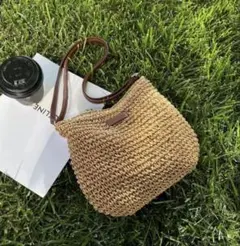 ショルダーかごバッグ　ブラウン　ストロー　カジュアル 涼しげ