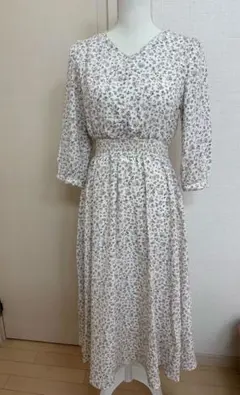 花柄Vネック7部袖ワンピース　Honeys