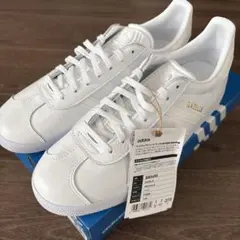 新品☆adidas GAZELLE ホワイトスニーカー　27.5cmのサムネイル